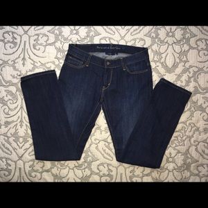 REDUCED‼️ LEVI’S STRETCHY STRAIGHT JEANS DARK WASH